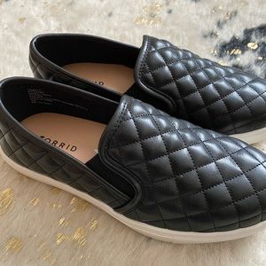 QUILTED SLIP-ON SNEAKERS (WIDE WIDTH)